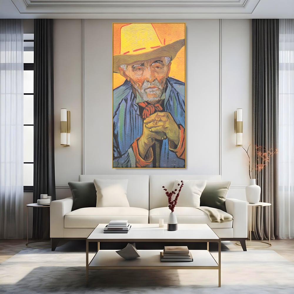 Tablou canvas cu tablou canvas cu portretul unui batran cu palarie, in rama de aluminiu auriu, pe perete intr-un living